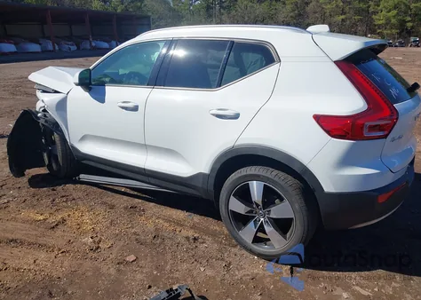 2020 Volvo Xc40 T5 Momentum z USA, uszkodzony, nr VIN YV4162UKXL2187831